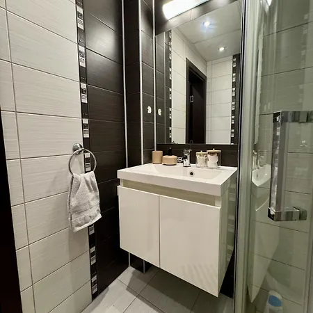 Spacious And Stylish Near The Center * וארנה