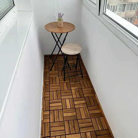 Spacious And Stylish Near The Center דירה *