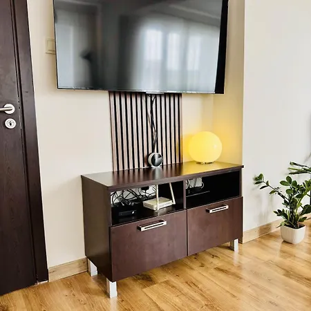 Spacious And Stylish Near The Center וארנה