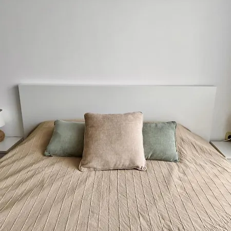 Spacious And Stylish Near The Center דירה *