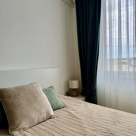 דירה Spacious And Stylish Near The Center