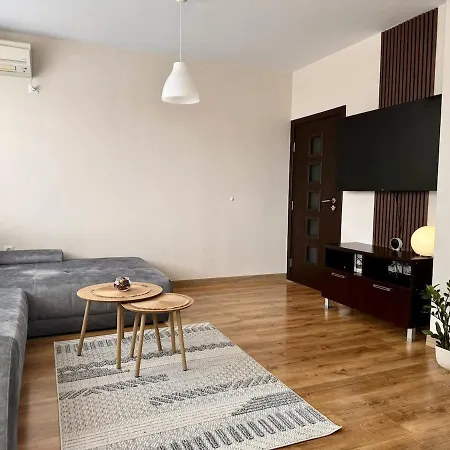 Spacious And Stylish Near The Center Appartamento Varna