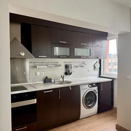 Spacious And Stylish Near The Center וארנה